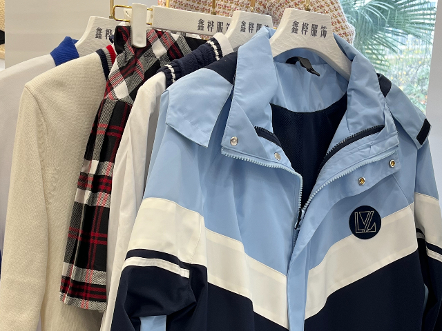 廣西批量定制校服高清圖 鑄造輝煌 柳州鑫樺服飾供應(yīng)