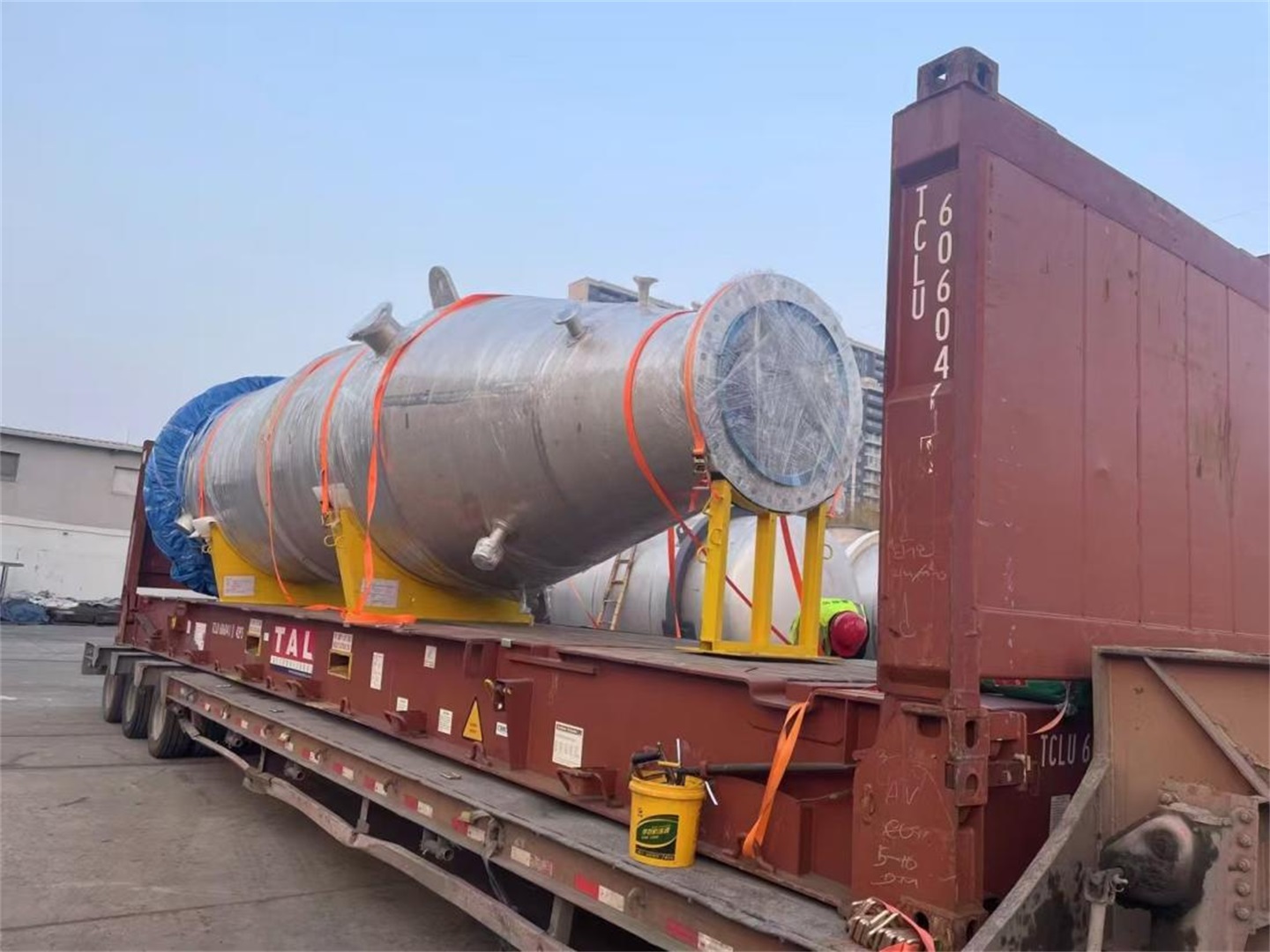 塔器、反應(yīng)釜、換熱器等設(shè)備陸續(xù)交付日本