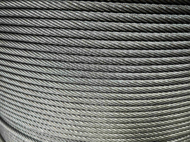 武漢光面涂油鋼絲繩特點 武漢崟頂鋼繩供應;