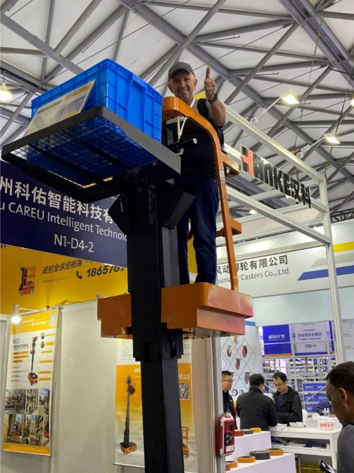 杭州科佑智能多功能登高車：獲國(guó)外客戶試駕盛贊，閃耀展會(huì)舞臺(tái)