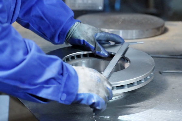 盤式制動(dòng)器的組成和工作原理 盤式制動(dòng)器的作用是什么