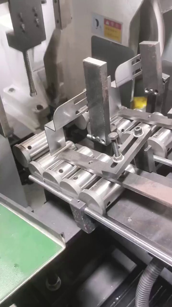 M1050無心磨床