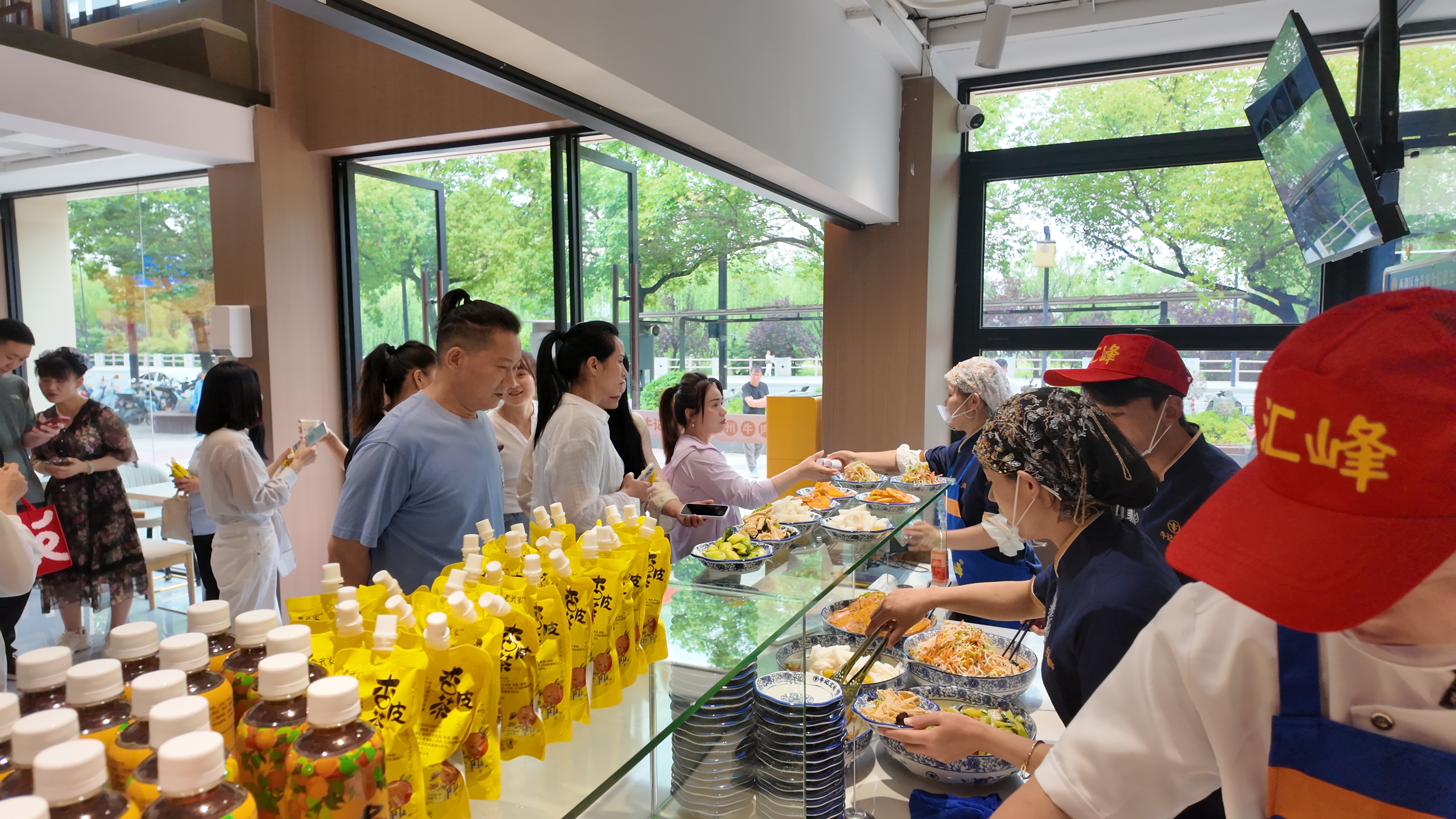 陇味入杭，香飘钱塘：汇峰牛肉面杭州直营店试营业