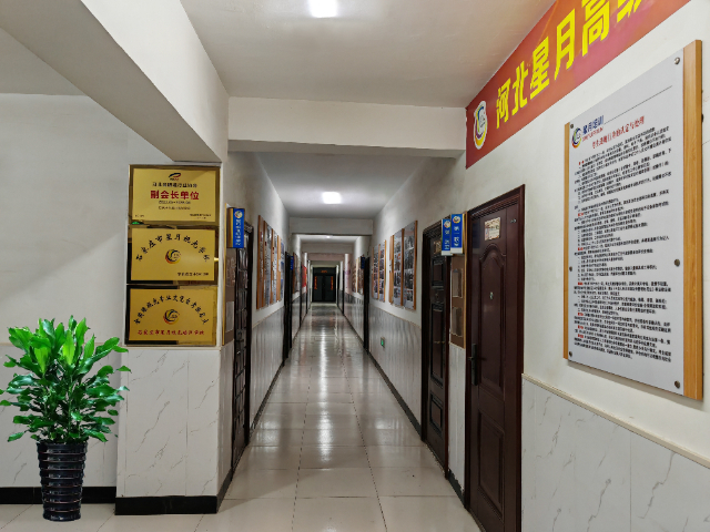 吉林省哪里可以學(xué)眼鏡加工師 石家莊市新華區(qū)星月職業(yè)培訓(xùn)供應(yīng)