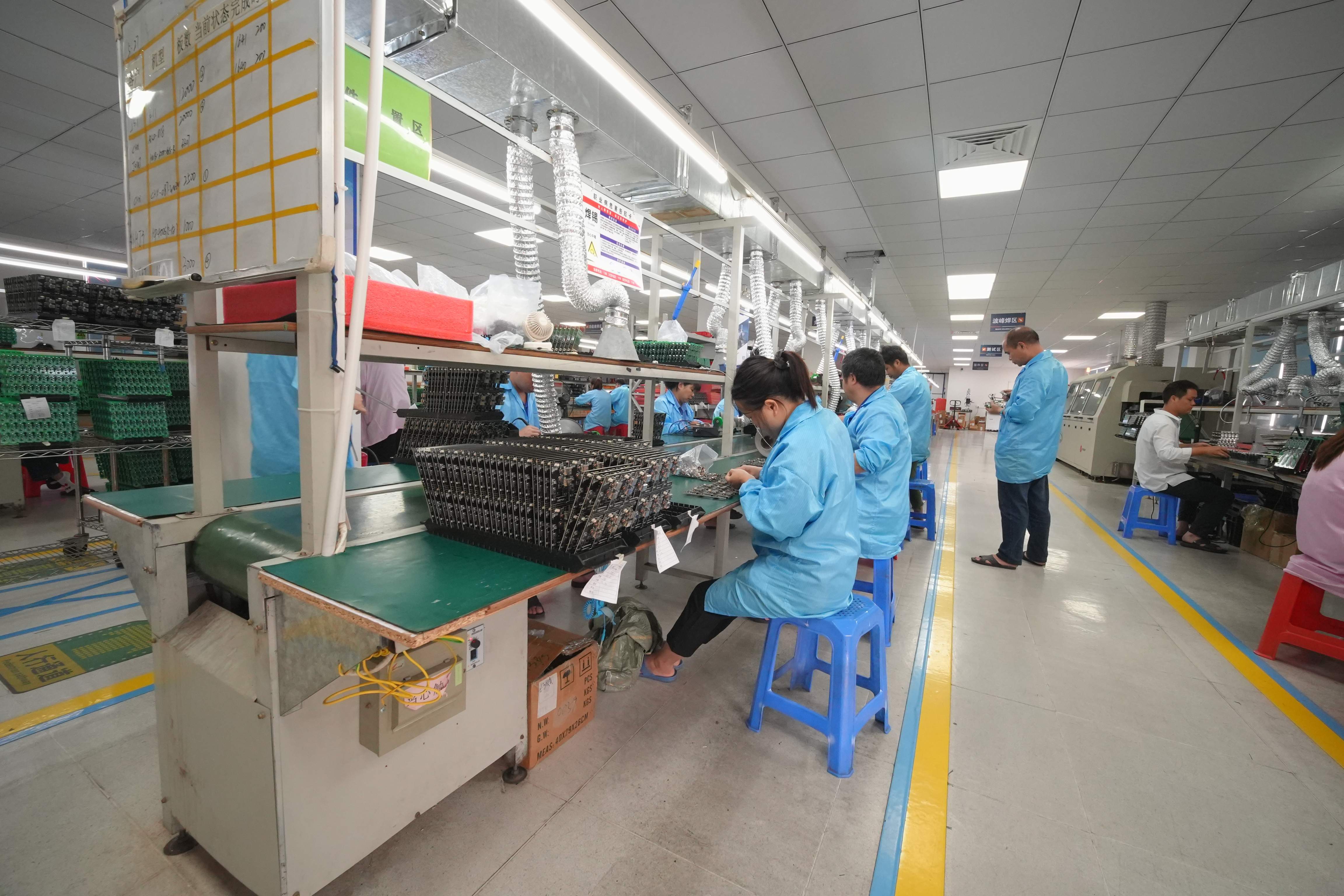 汽车启动电源 PCBA 方案定制，通过 UL/REACH，出口无忧，昌鸿鑫电子可承接 OEM-ODM 产品代工服务。