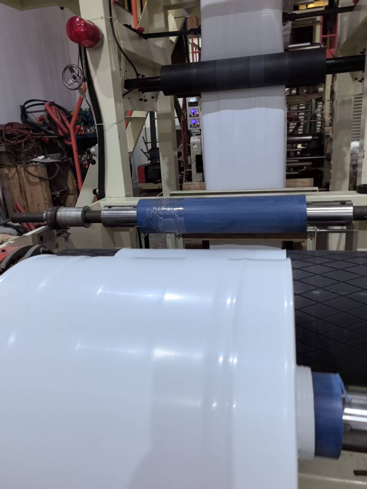 PE重包料米袋对比传统牛皮纸袋的优势