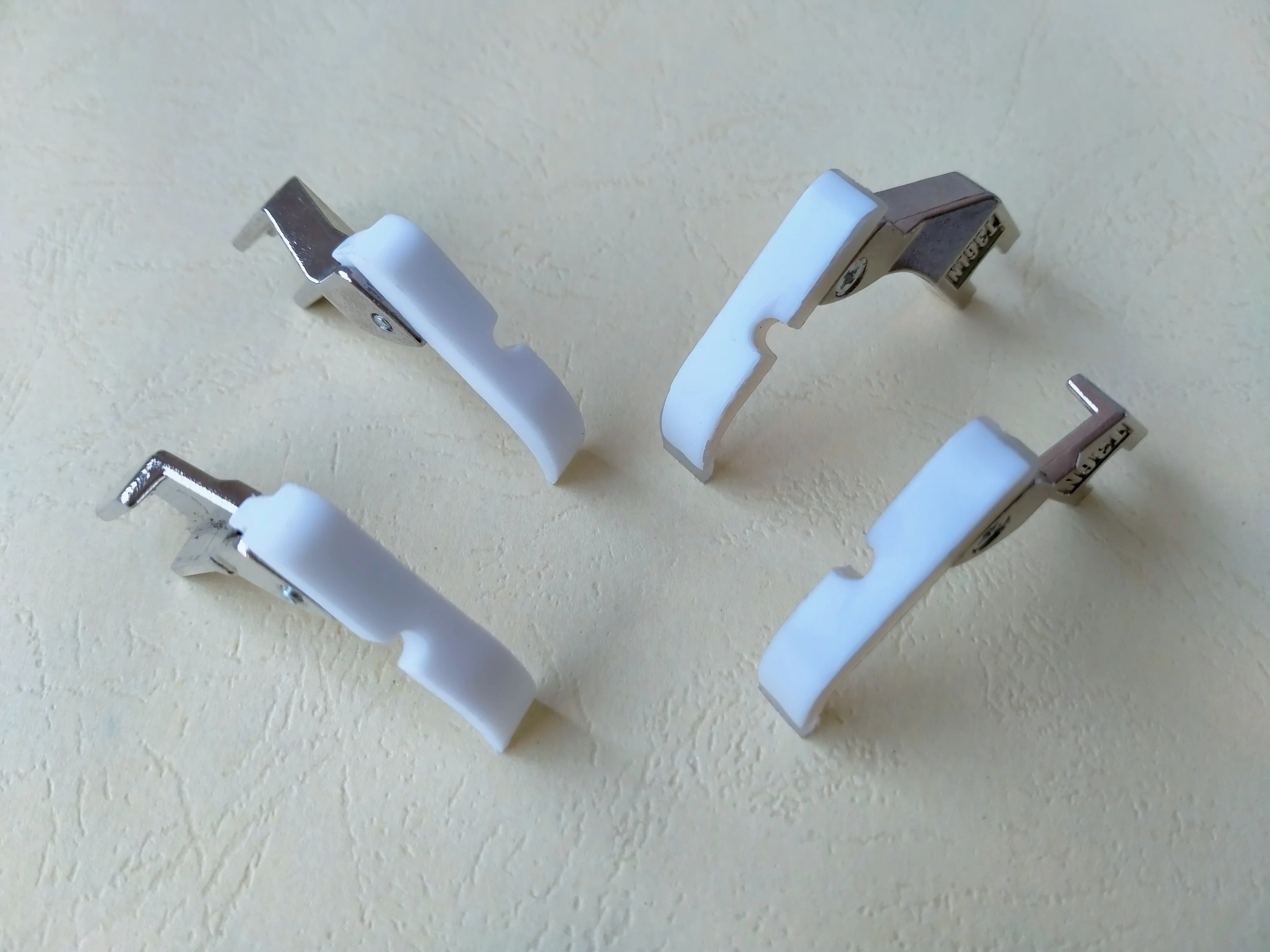 縫紉機(jī)塑料壓腳在家庭手工與工業(yè)生產(chǎn)中的使用差異及選擇