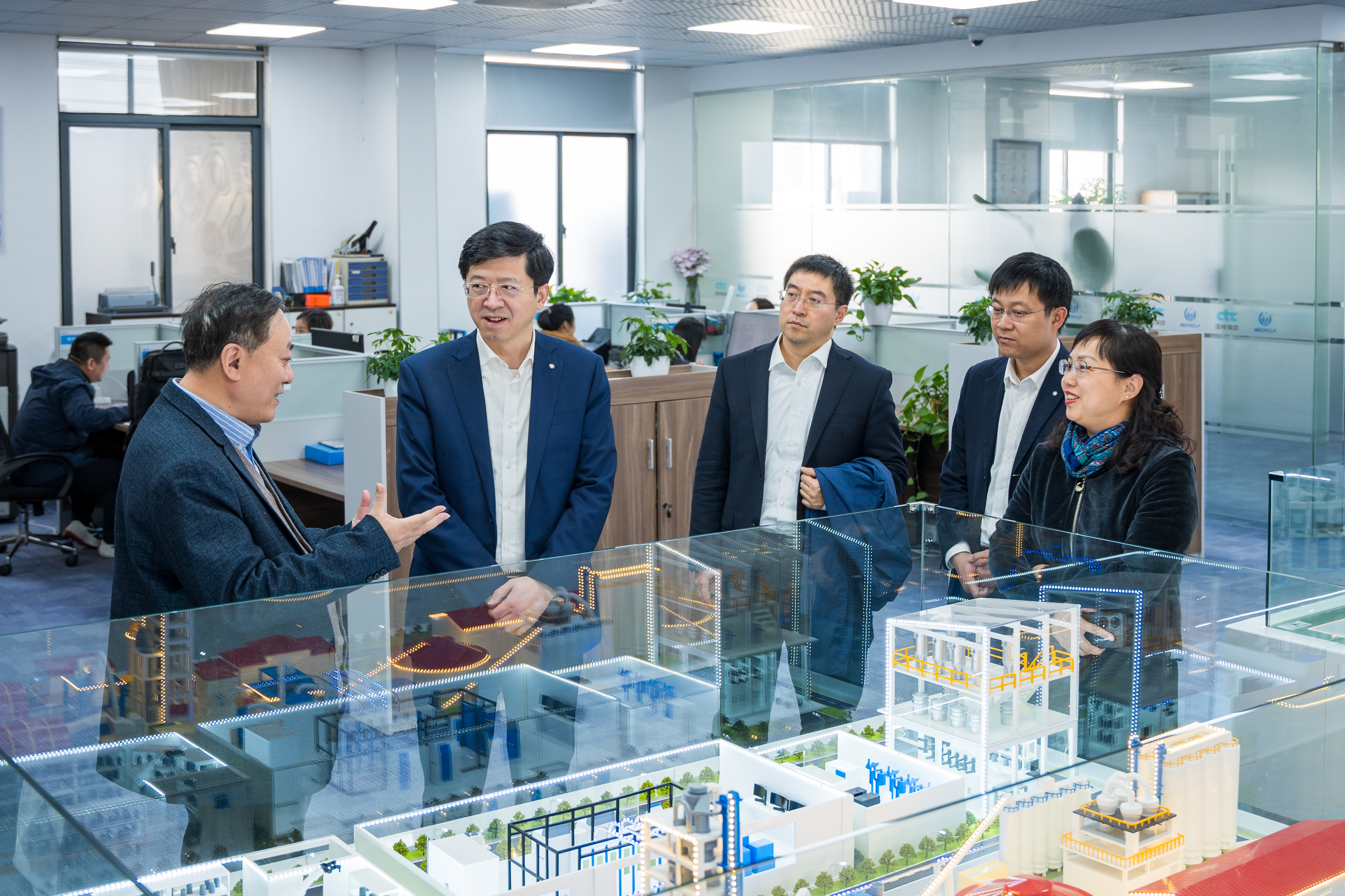 郅曉調(diào)研國檢集團(tuán)上海美諾福