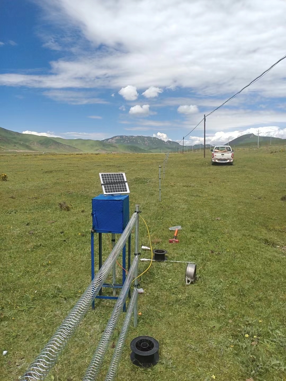 試驗田項目安裝太陽能畜牧電圍欄