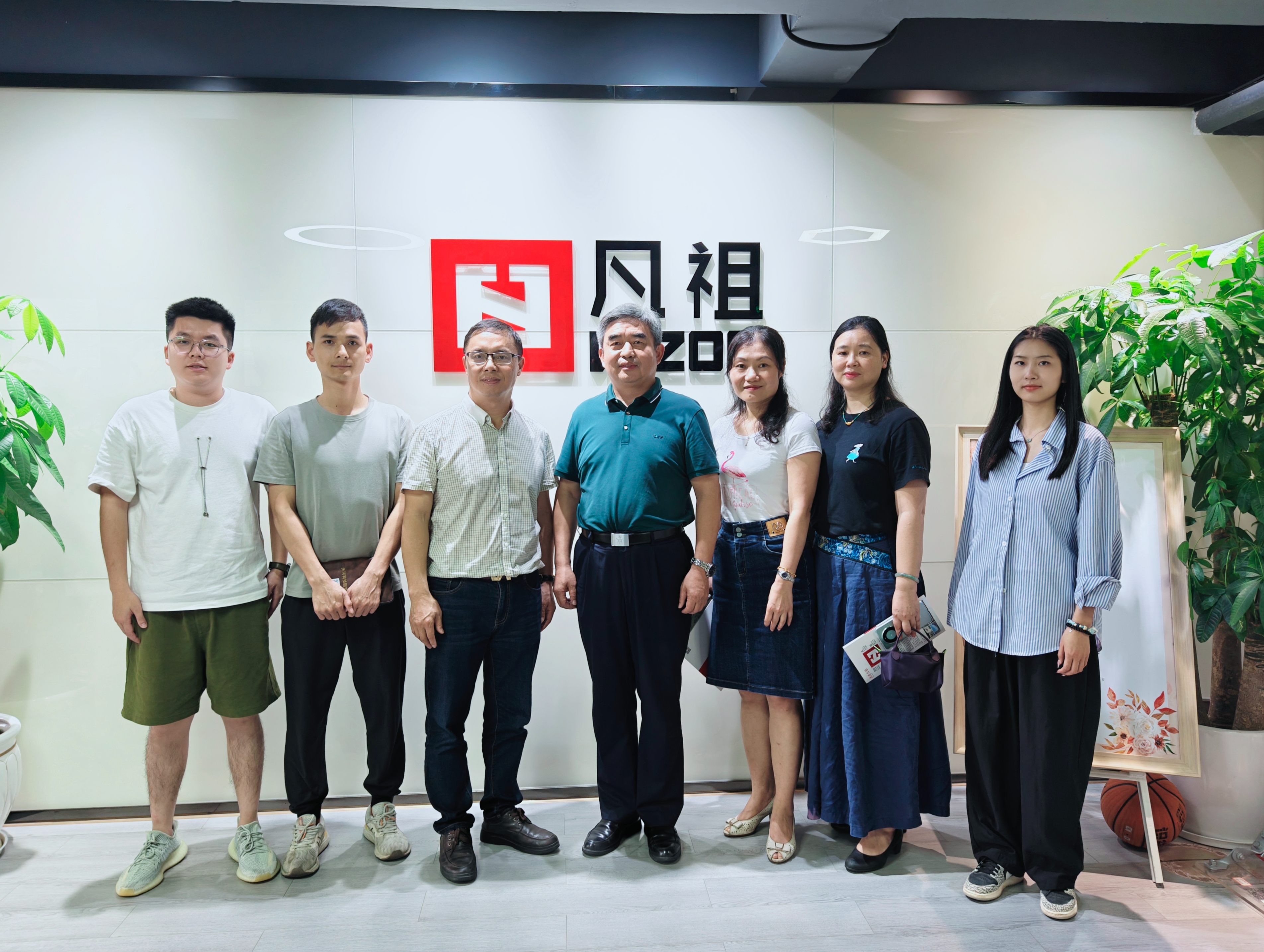 天河科技園黨委副書記冷冰霜率隊蒞臨凡祖開展暖企調研活動