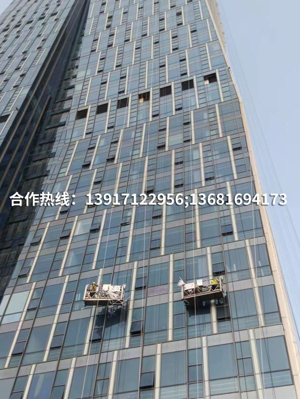吊籃高空作業(yè)幕墻玻璃更換