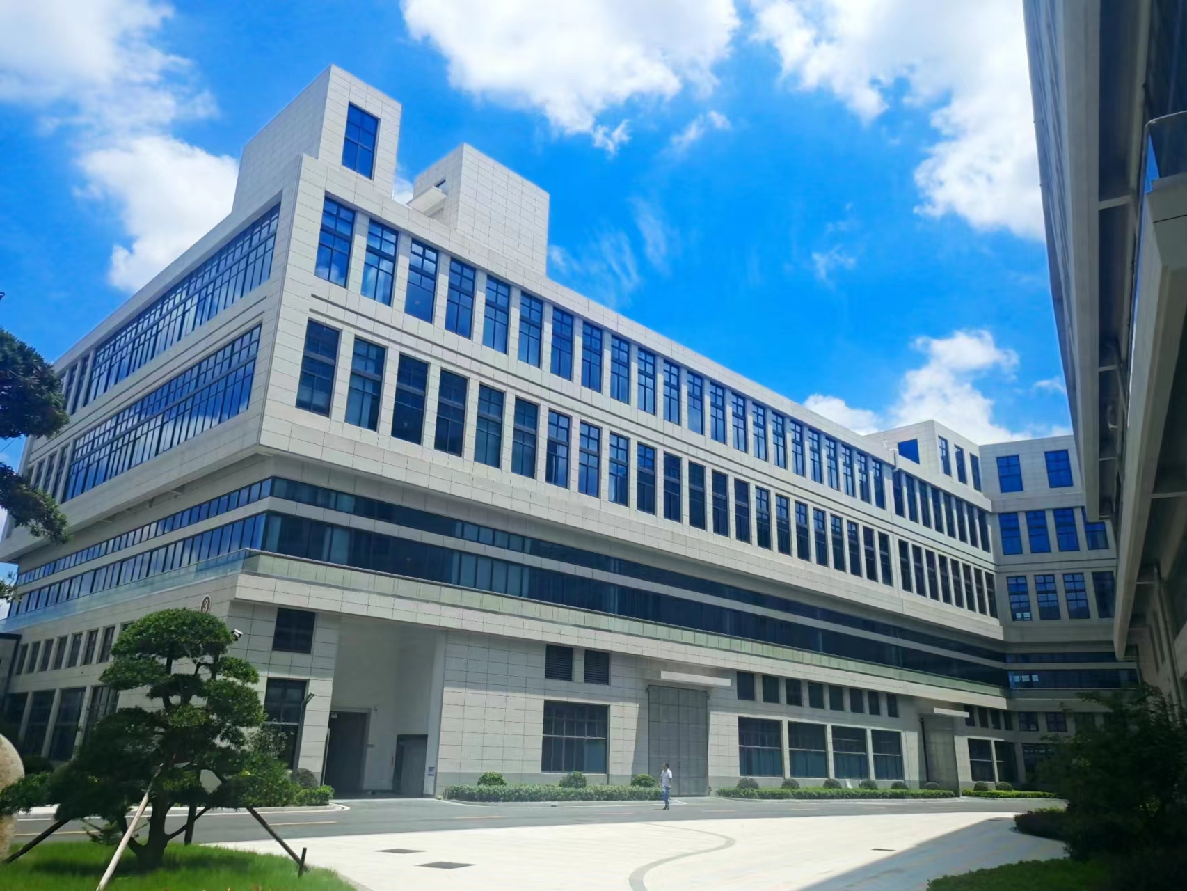 政府領導蒞臨企業參觀考察，助力當地經濟發展