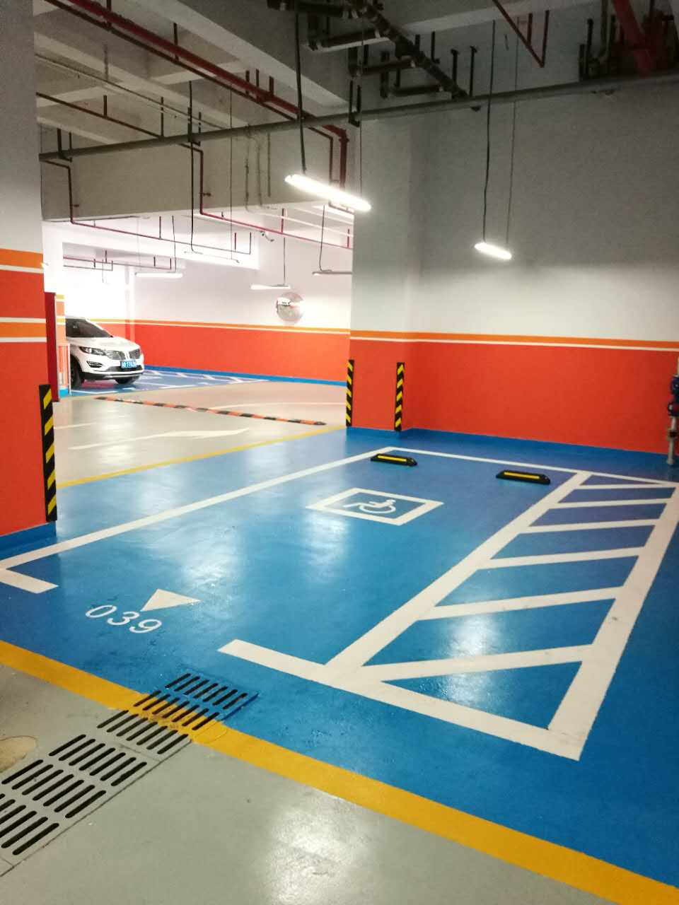 周大福研發(fā)生產(chǎn)大樓環(huán)氧地坪劃線