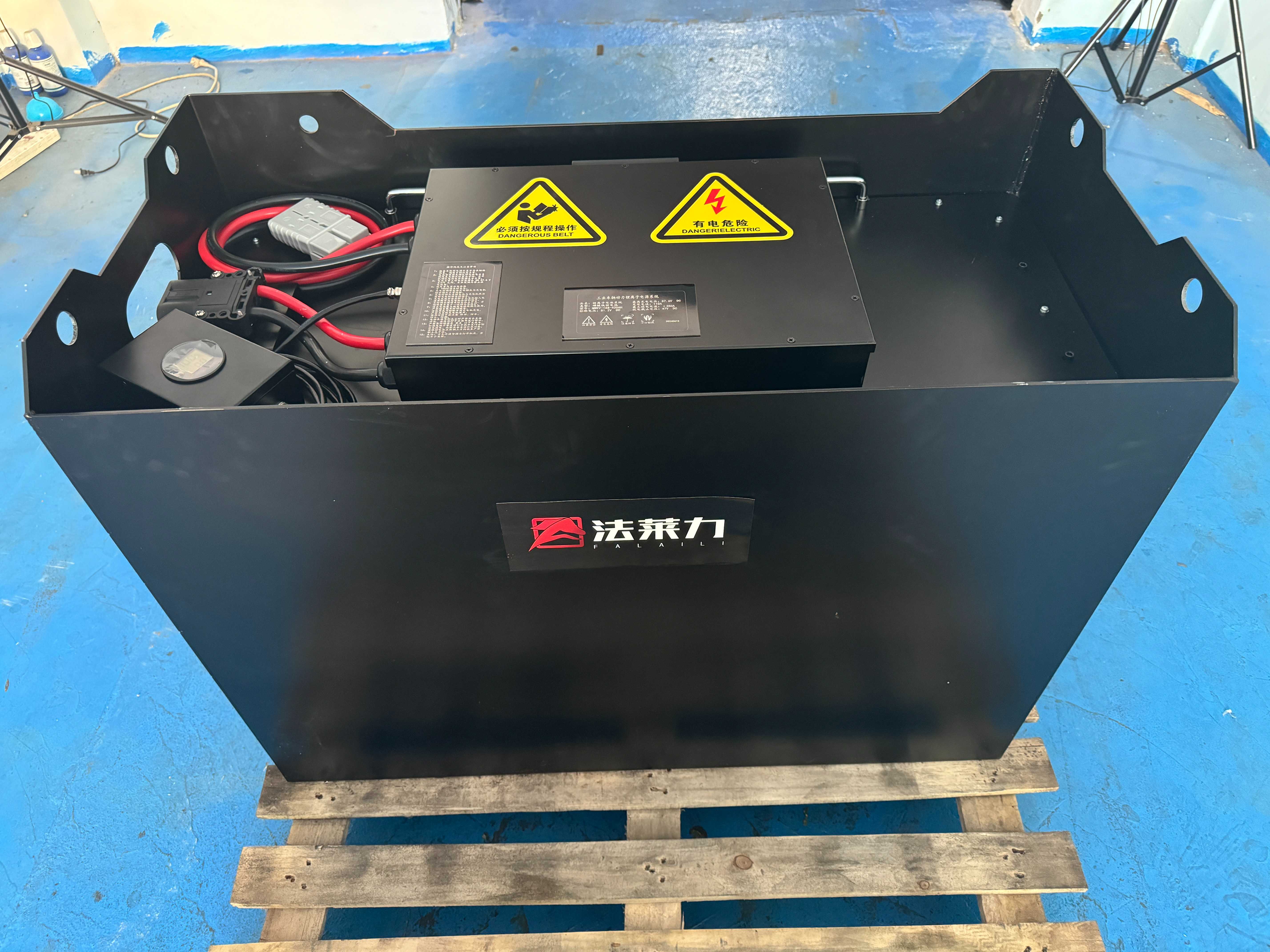 寶驪CPD2025電動(dòng)叉車鉛酸電池改鋰電池 原鉛酸電池48V630AH 改為鋰電池51.2V 600AH 寶驪CPD2025電動(dòng)叉車鉛酸電池改鋰電池 原鉛酸電池48V630AH 改為鋰電池51.2V 600AH