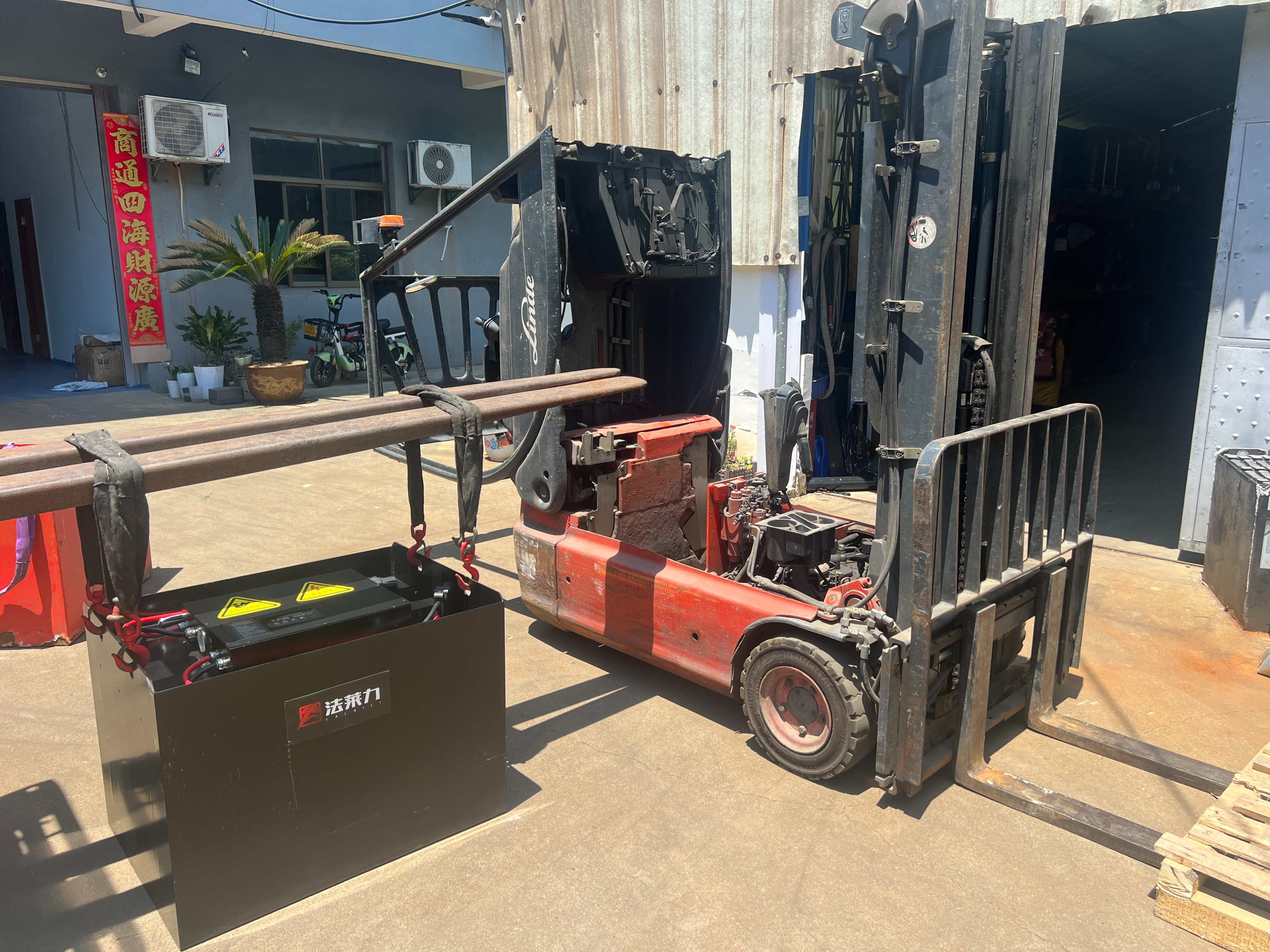 林德E16E18E20電動叉車鉛酸電池改鋰電池 原鉛酸電池48V700AH鋰電池51.2V600AH 林德E16E18E20電動叉車鉛酸電池改鋰電池 原鉛酸電池48V700AH鋰電池51.2V600AH