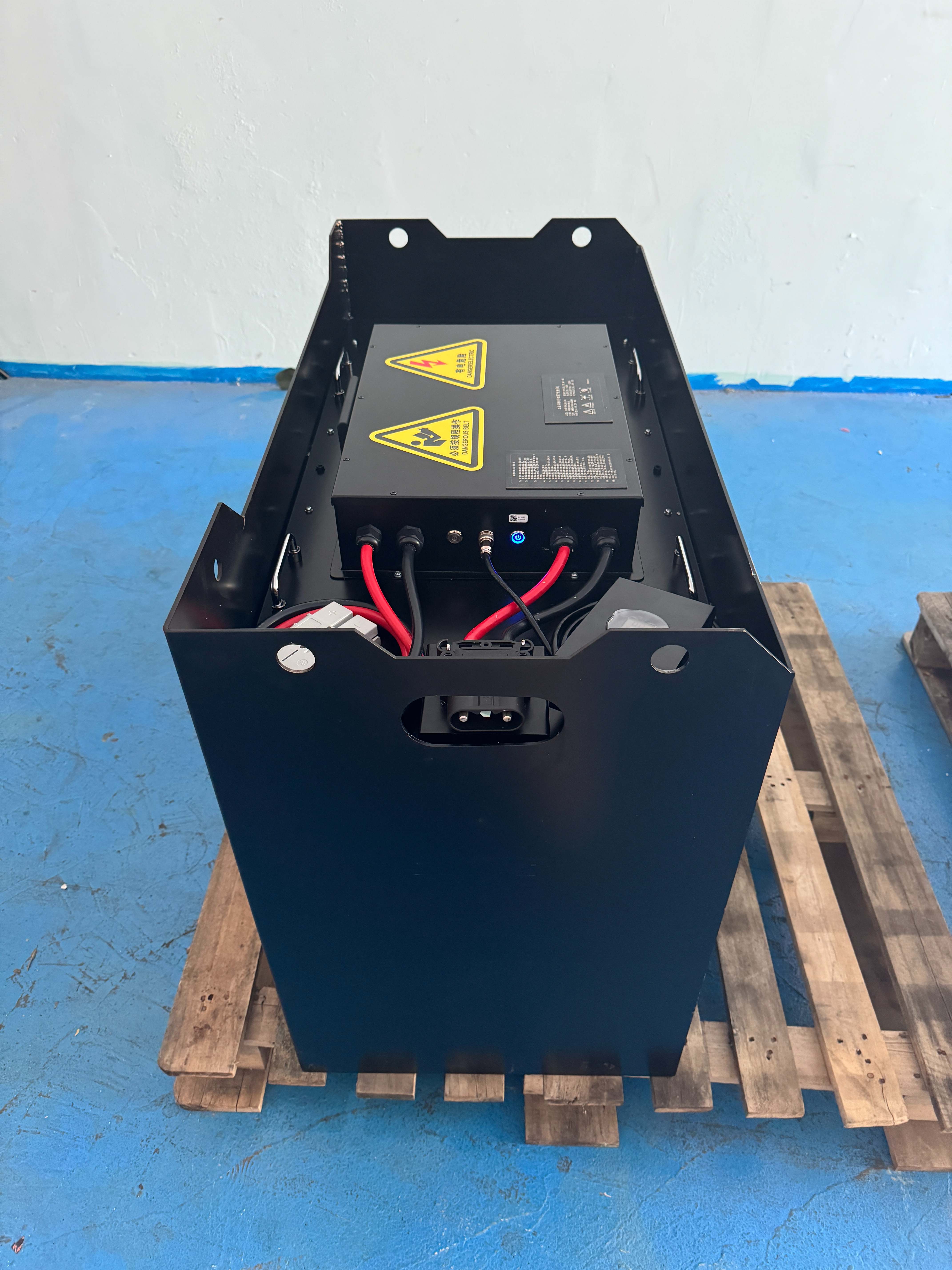 寶驪CPD2025電動(dòng)叉車鉛酸電池改鋰電池 原鉛酸電池48V630AH 改為鋰電池51.2V 600AH 寶驪CPD2025電動(dòng)叉車鉛酸電池改鋰電池 原鉛酸電池48V630AH 改為鋰電池51.2V 600AH