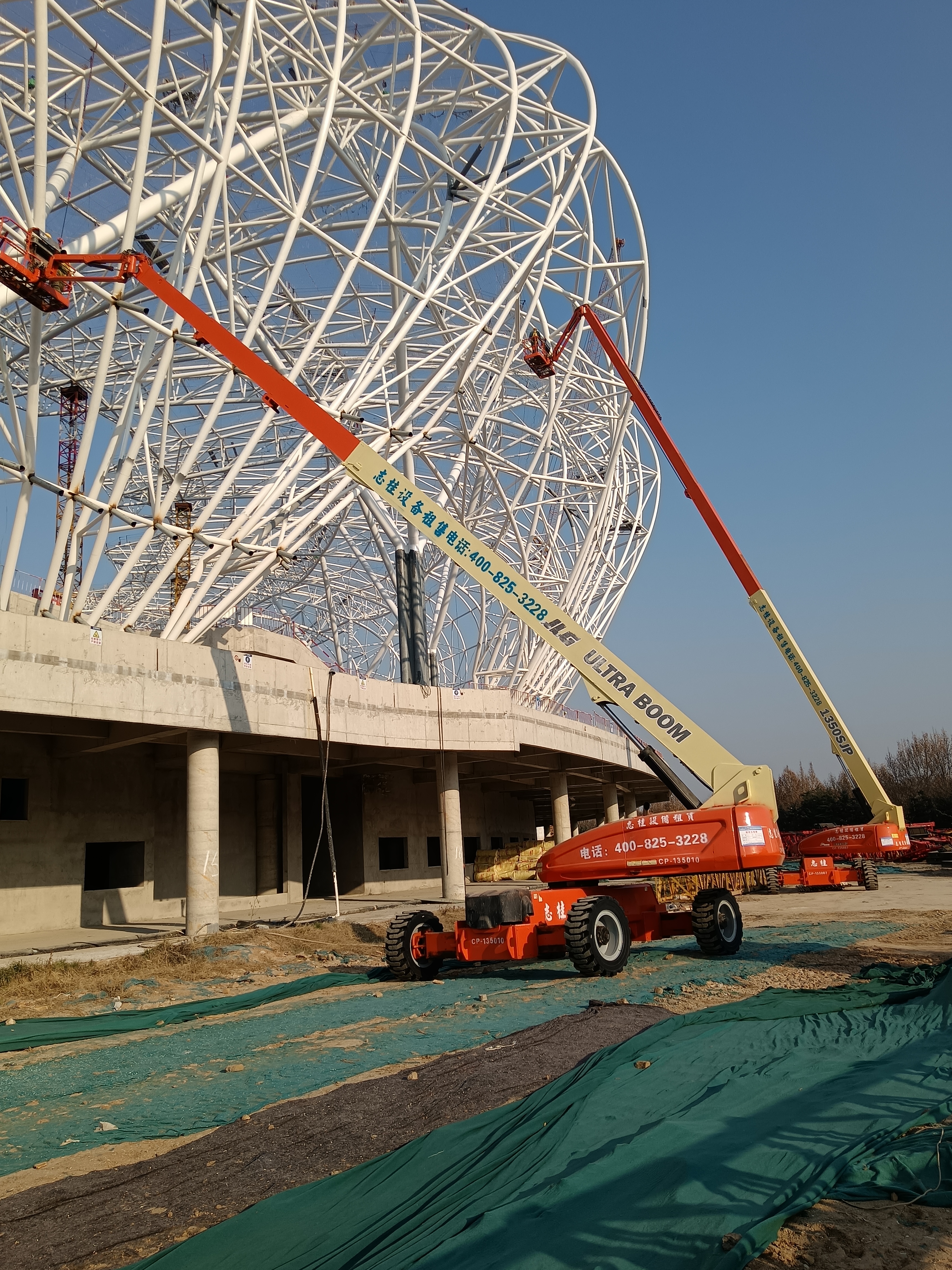 四不像论坛推出新一代41米直臂柴油高空作业平台JLG-1350SJP