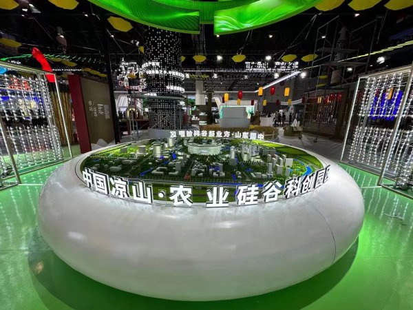 智慧農(nóng)業(yè)養(yǎng)殖沙盤生態(tài)養(yǎng)殖農(nóng)場(chǎng)一體化智能養(yǎng)殖模型
