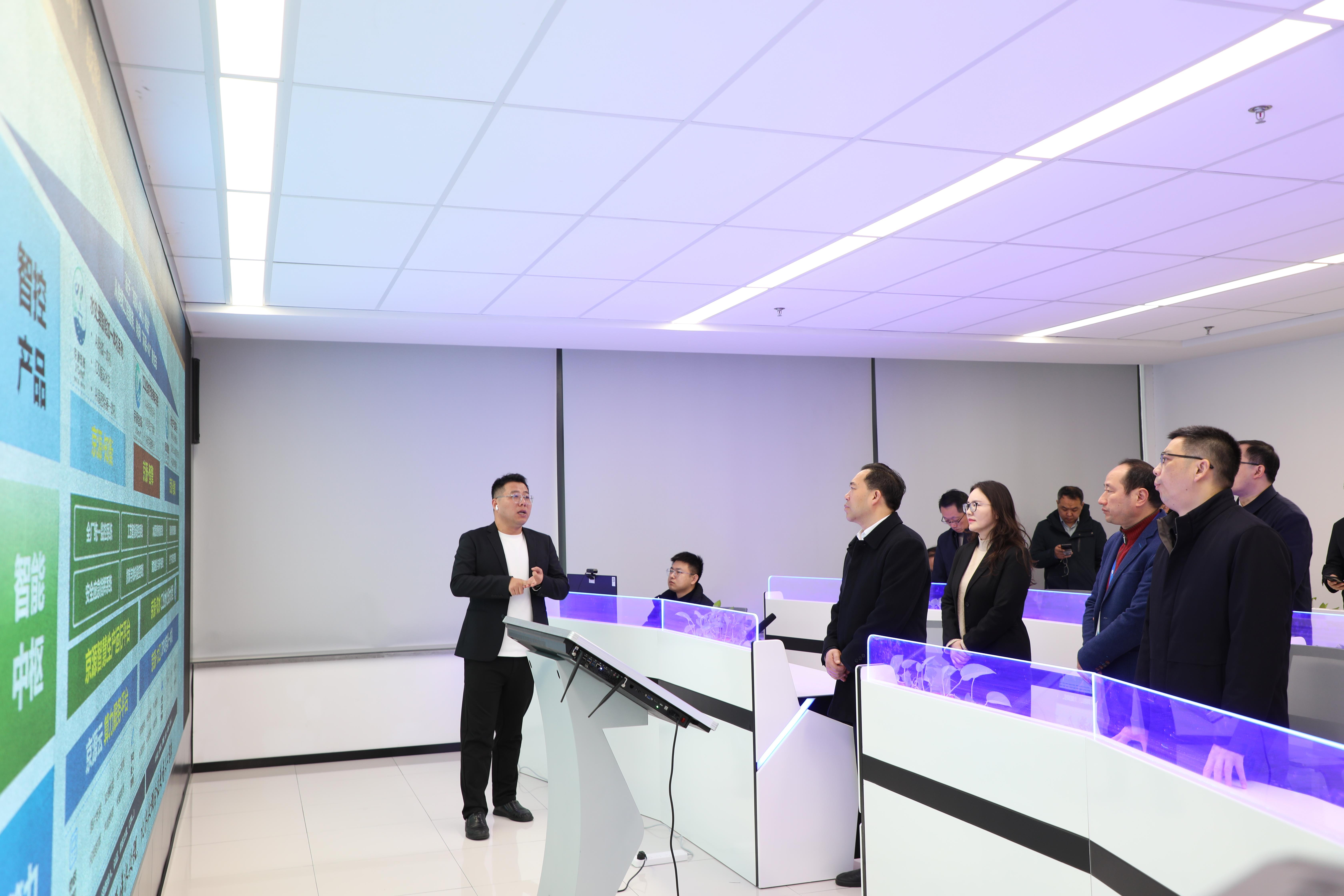 區(qū)委書記胡擁軍蒞臨京源環(huán)保調(diào)研 推動(dòng)環(huán)保產(chǎn)業(yè)與人工智能深度融合