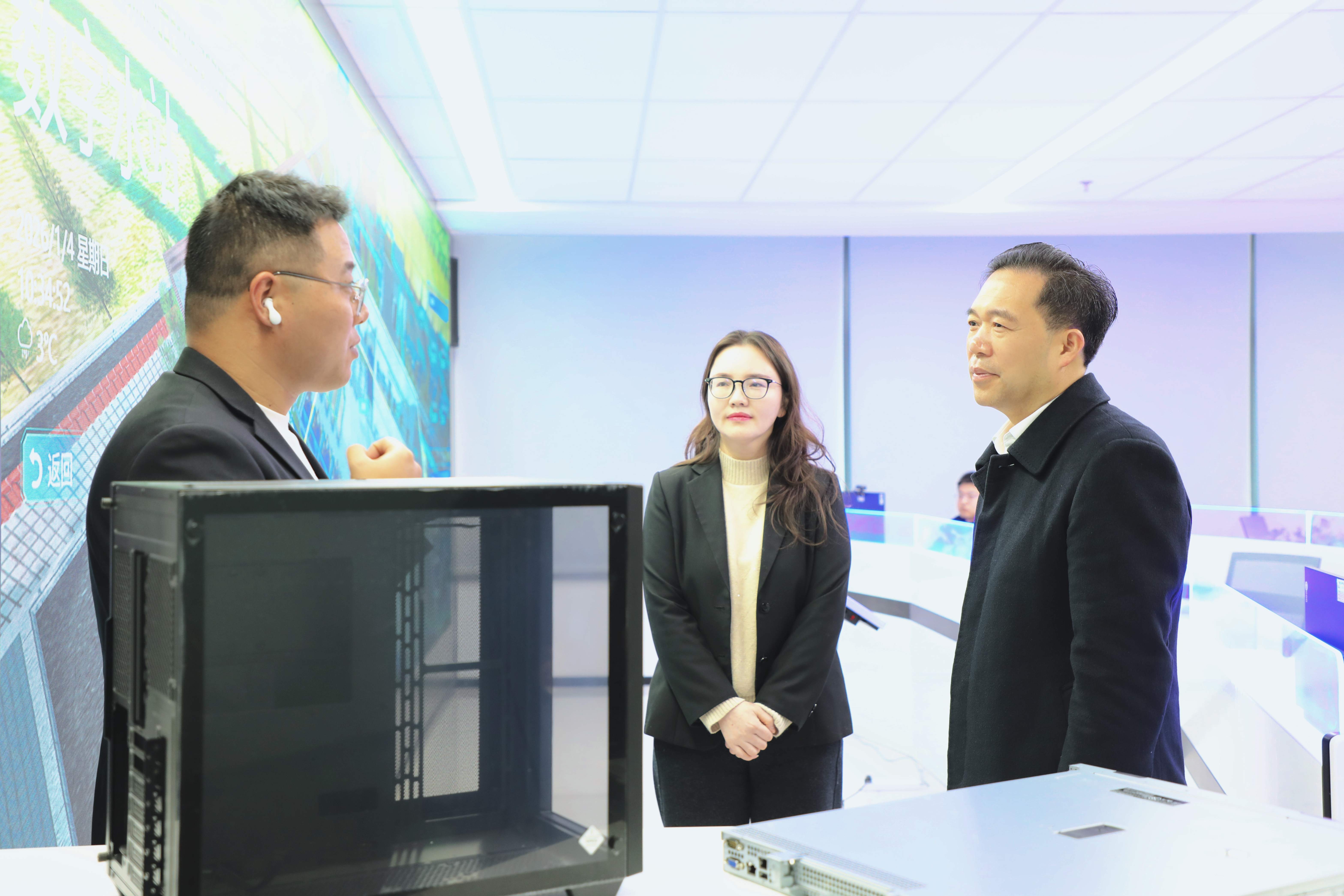 區(qū)委主要領(lǐng)導(dǎo)走訪調(diào)研崇川經(jīng)濟(jì)開發(fā)區(qū)人工智能產(chǎn)業(yè)企業(yè)