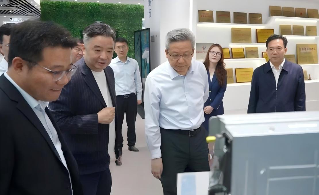 南通市委書記吳新明一行蒞臨京源環保子公司——京源云計算調研指導