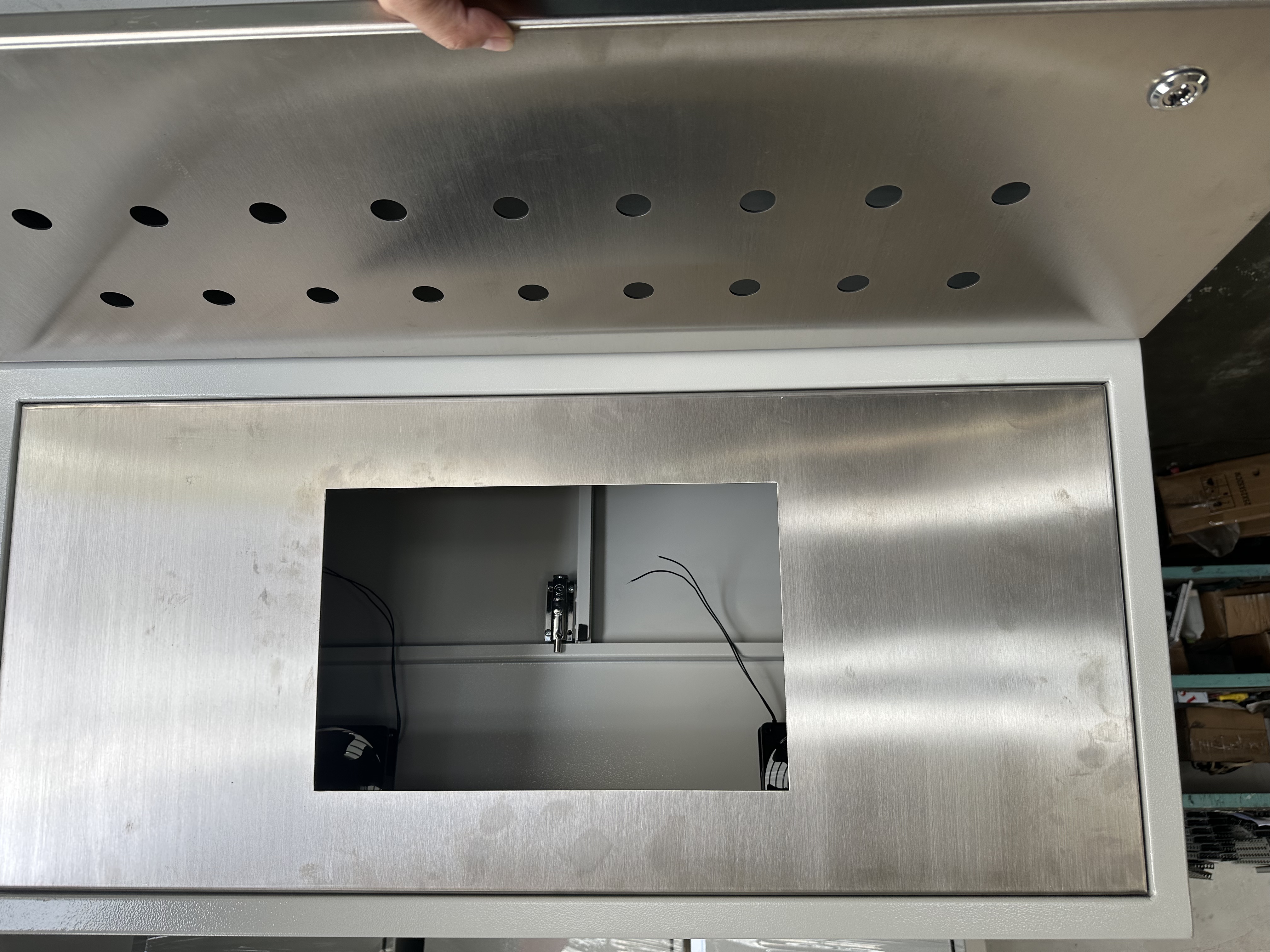 非標(biāo)操作臺(tái).jpg 非標(biāo)操作臺(tái).jpg