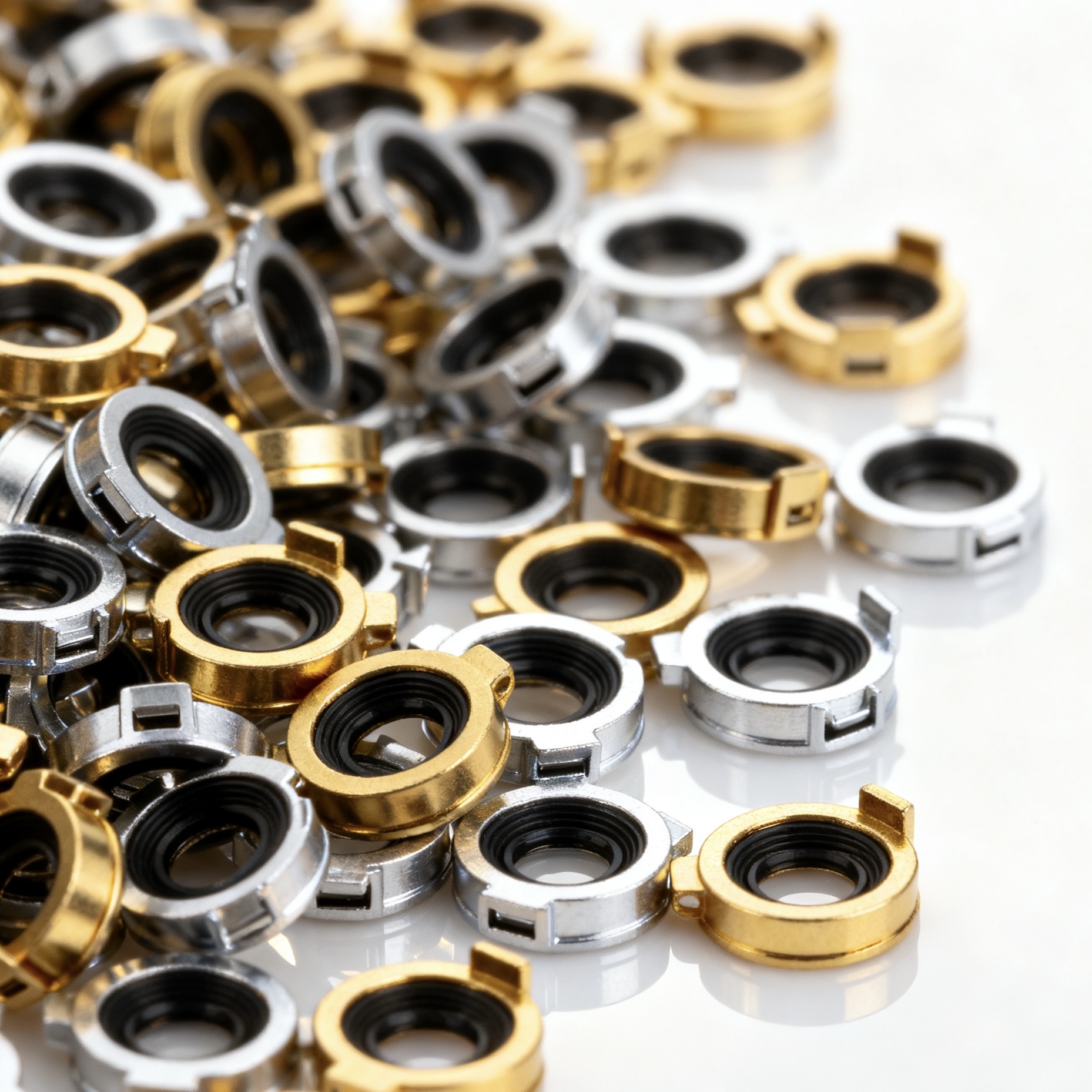 東莞**合電子五金有限公司_以真空鍍膜賦能工件表面處理新方式