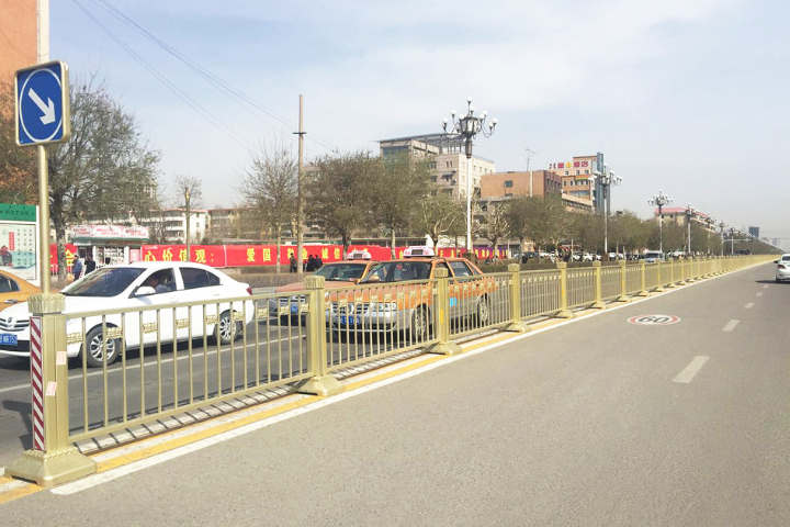 河北可變道護欄合作 歡迎咨詢 江蘇愛可青交通科技供應(yīng)