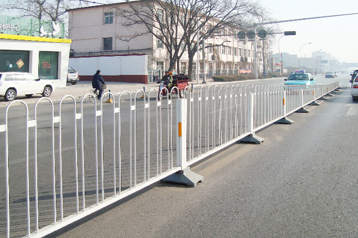 防恐護欄廠家 來電咨詢 江蘇愛可青交通科技供應;