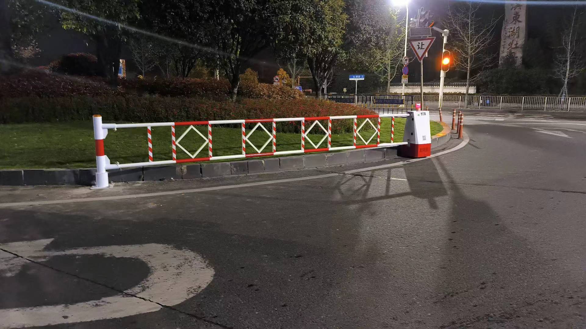 武漢封道機(jī)器人