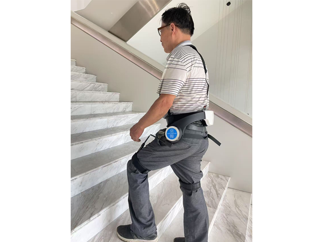 老人使用外骨骼機器人測評 上海眾帥機器人供應(yīng)