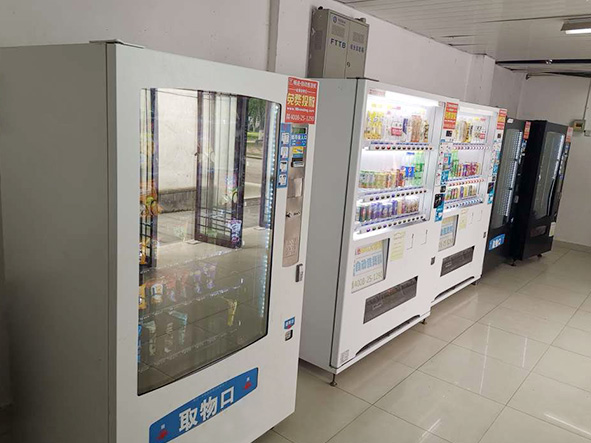 南京大型工廠員工休息區(qū)自動(dòng)售貨機(jī)投放實(shí)景展示