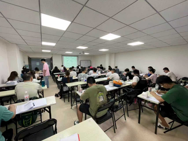 錦江區(qū)非全日制學(xué)歷考公機(jī)構(gòu) 成都鑫中億信息科技供應(yīng)