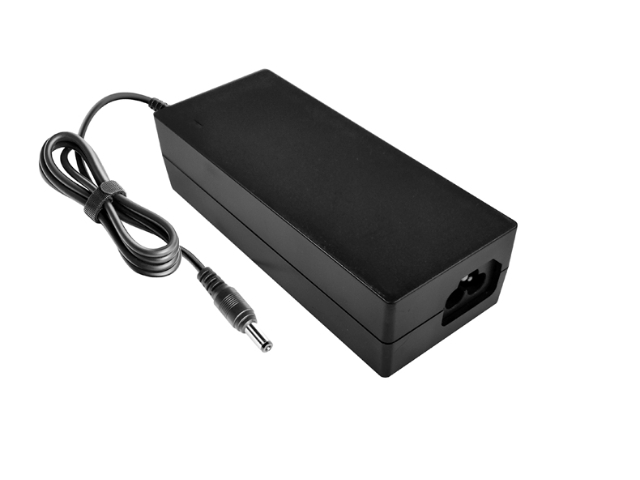 出口英國(guó)12W電源適配器廠家直銷(xiāo)