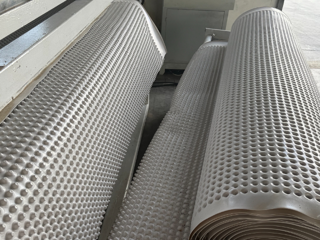 武漢耐根穿刺排水板是什么 武漢市恒星防水材料供應(yīng)