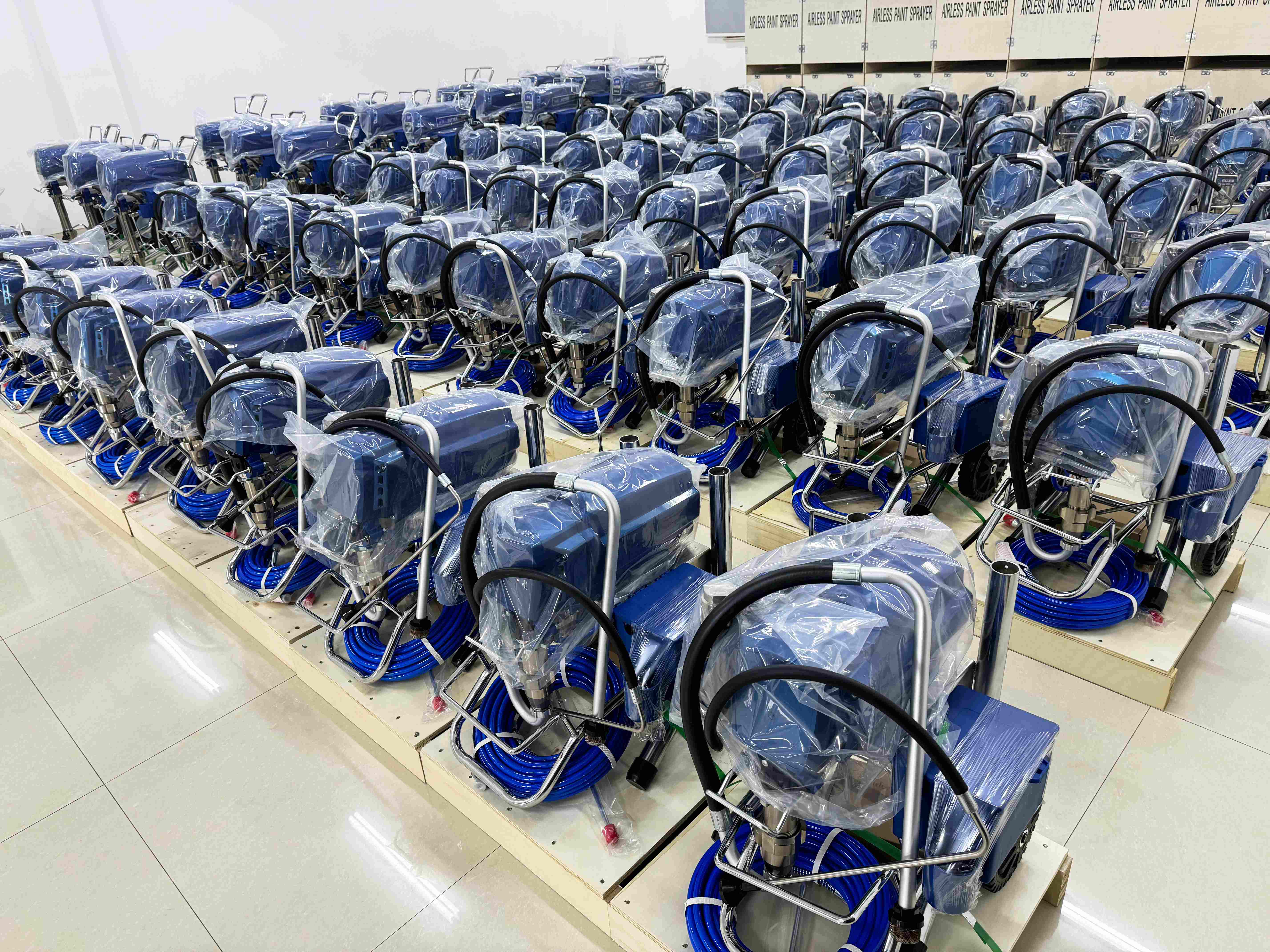 PT1795柱塞泵式無刷電動(dòng)噴涂機(jī)施工現(xiàn)場