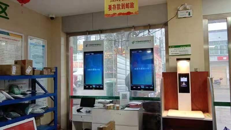 吊裝廣告機