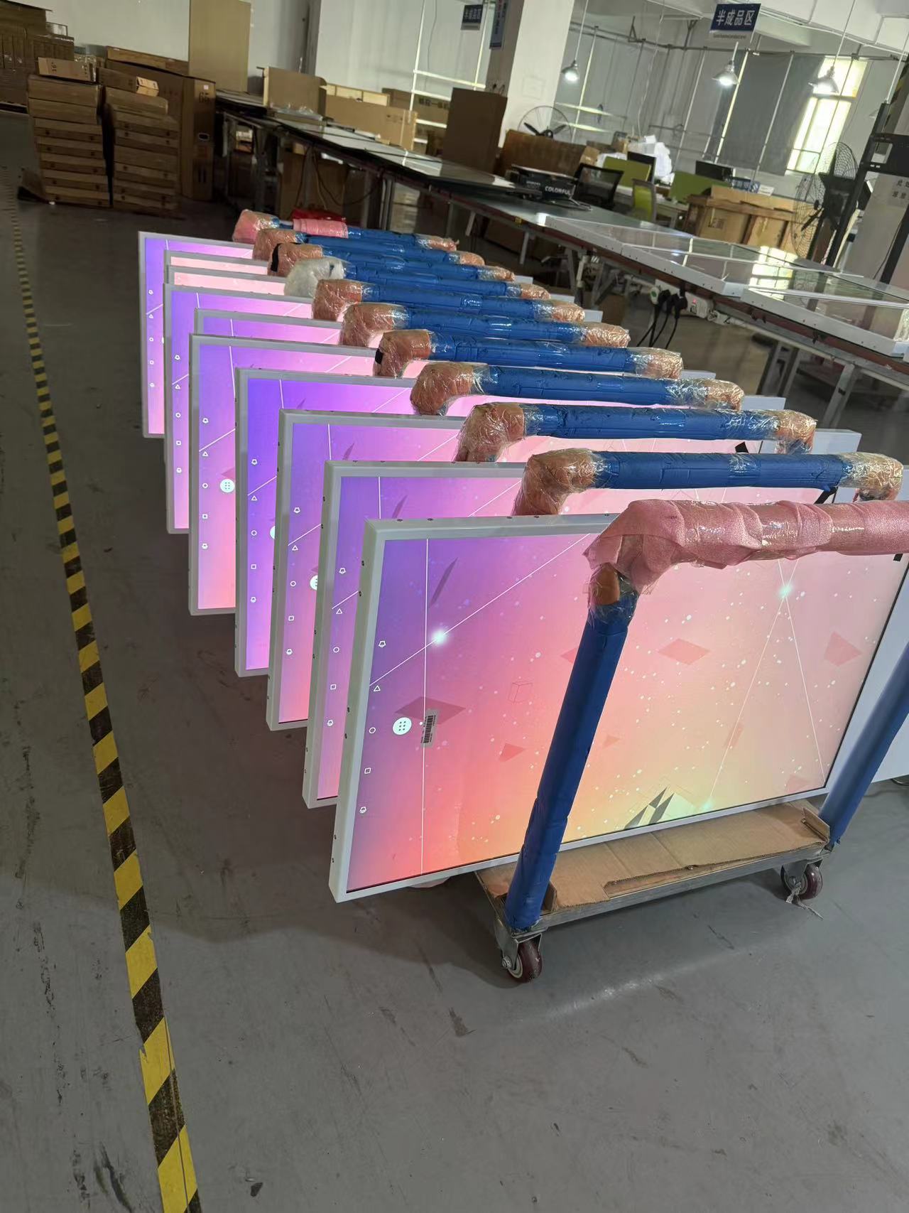 吊裝廣告機
