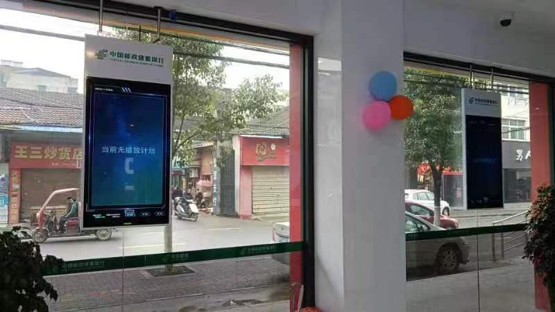 吊裝廣告機