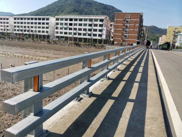 寧波道路護(hù)欄隔離