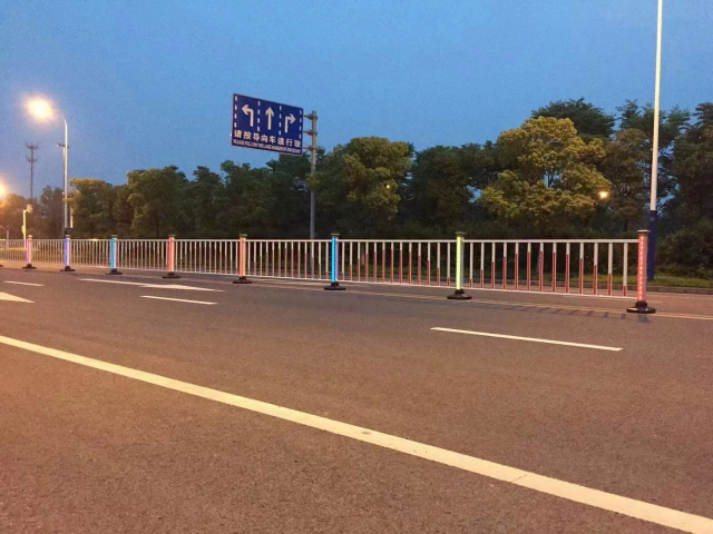 泉州好的護(hù)欄推薦貨源,護(hù)欄