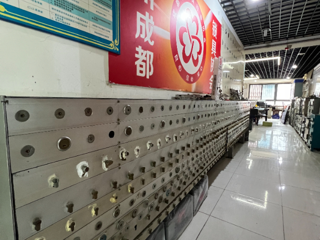 四川開鎖技術(shù)需要多少錢 誠信為本  成都市三心鎖具供應(yīng)