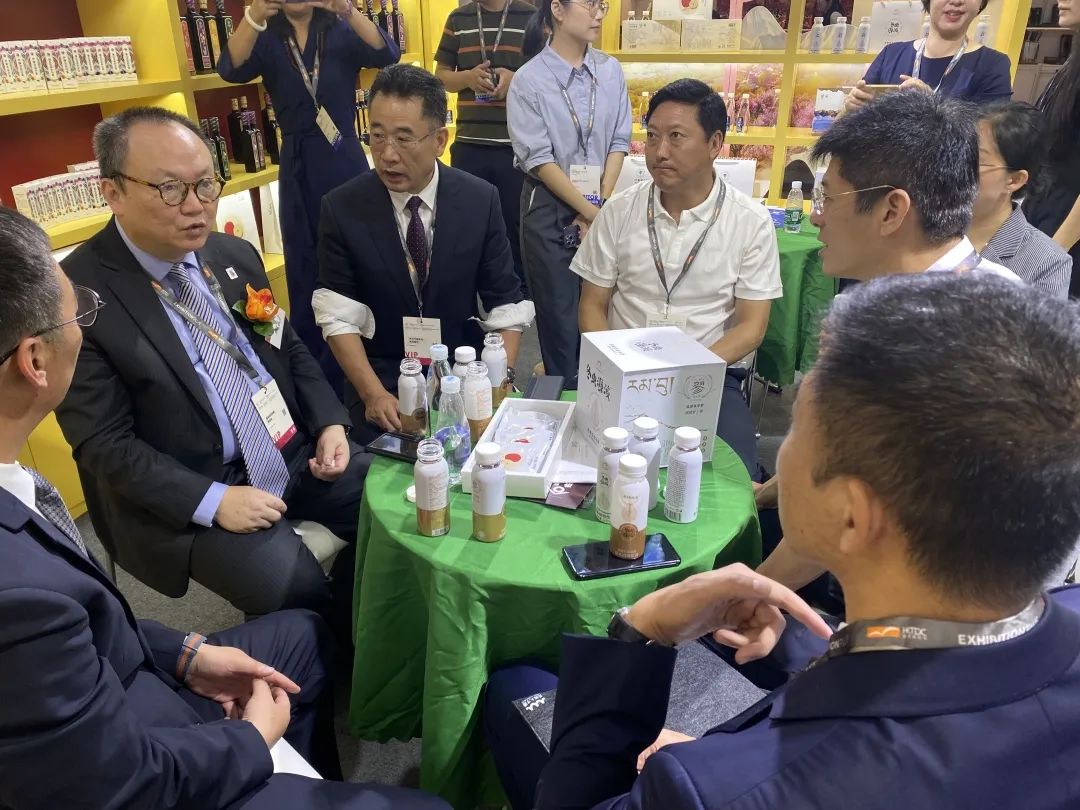 領導與謝董溝通產(chǎn)品發(fā)展