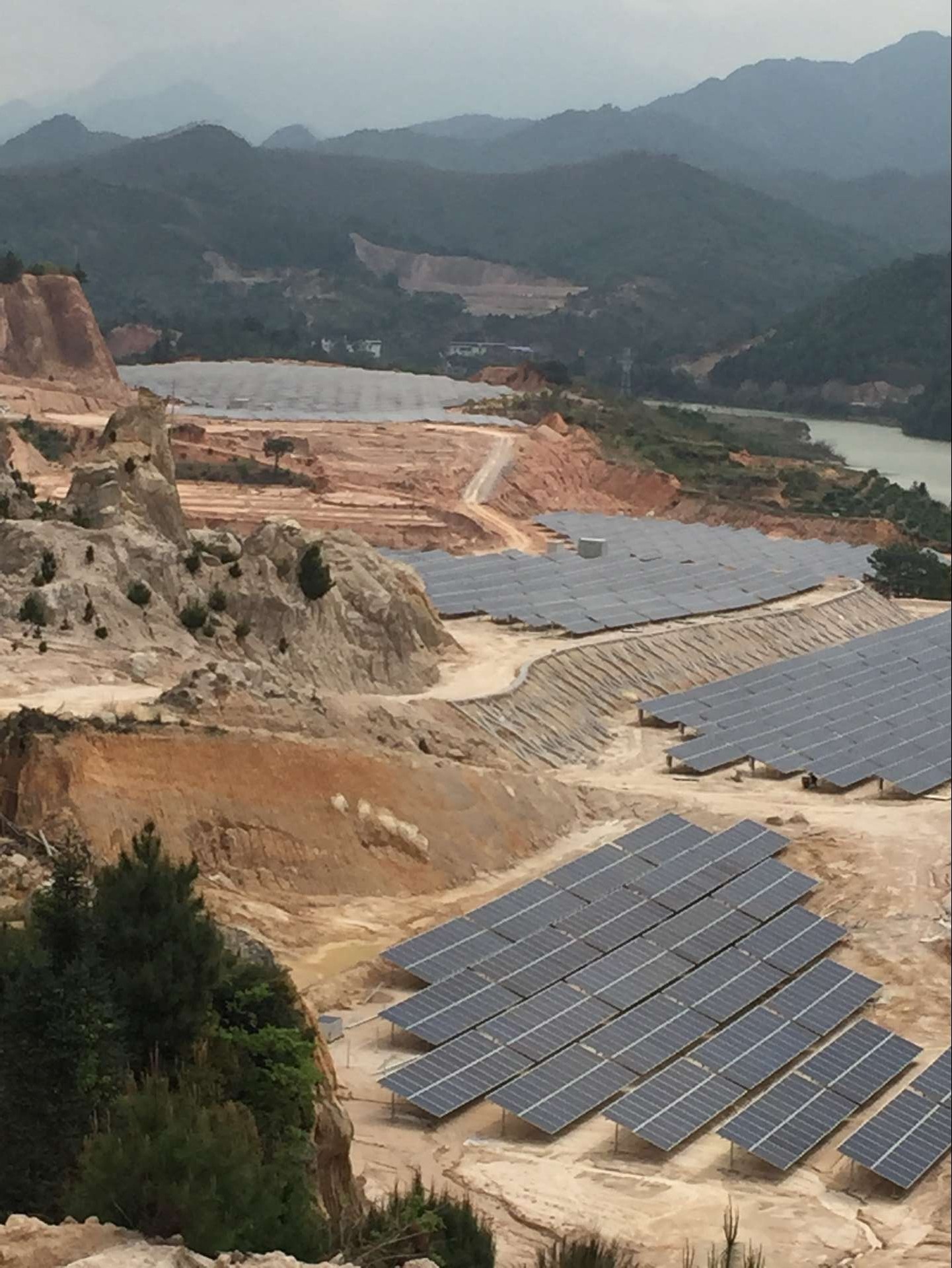 光伏支架山坡