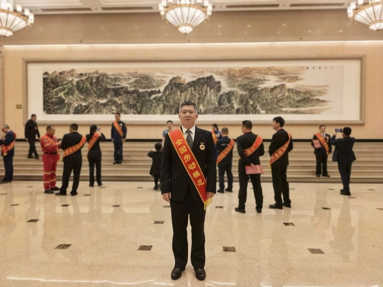 熱烈祝賀韓寶忠同志榮獲全國勞動模范稱號