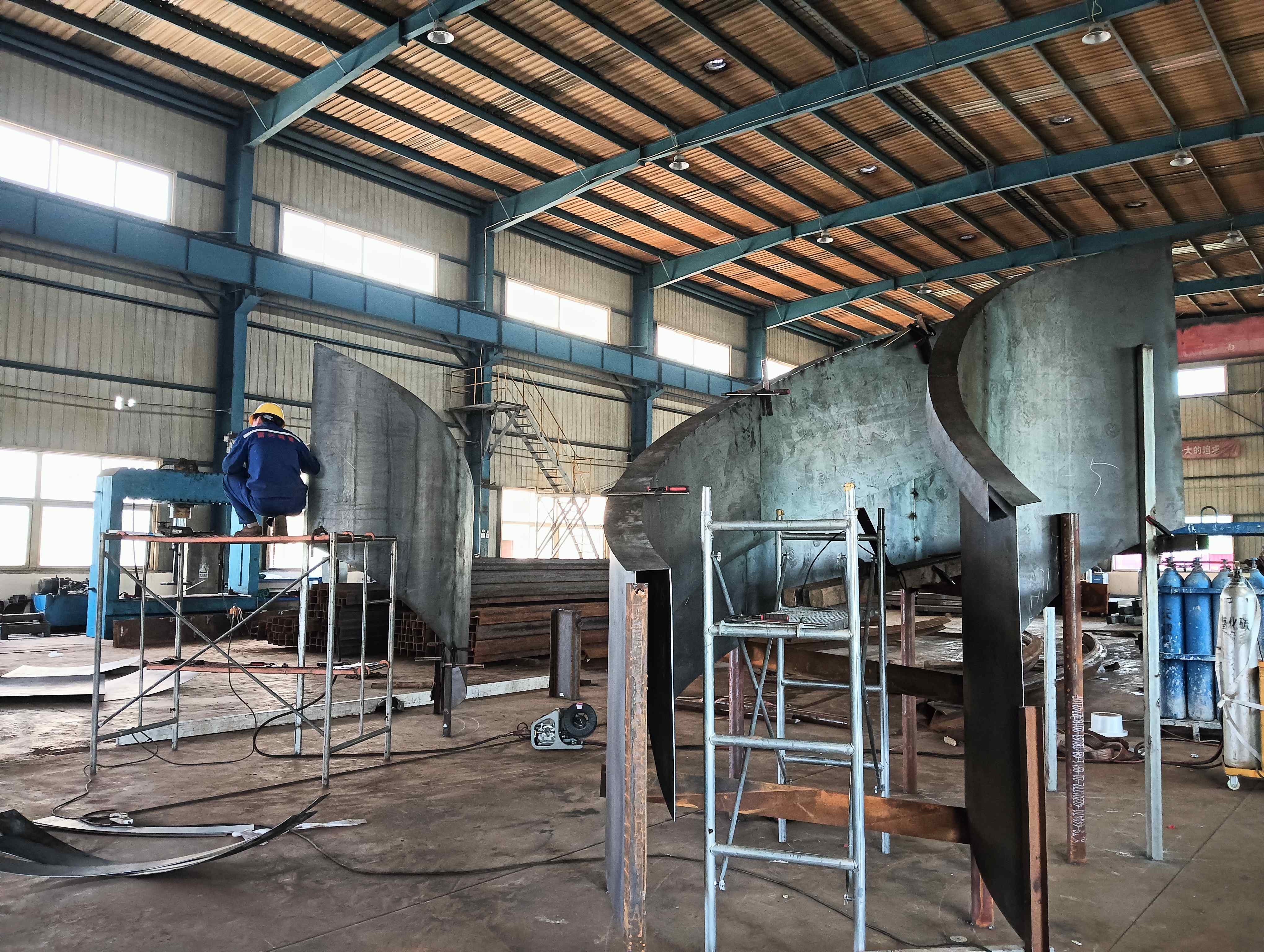 異形鋼結(jié)構(gòu)旋轉(zhuǎn)樓梯