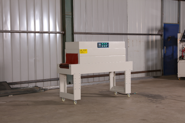 滄州適用于電子產(chǎn)品包裝熱收縮包裝機防皺設計 推薦咨詢 廊坊宜和機械配套供應;