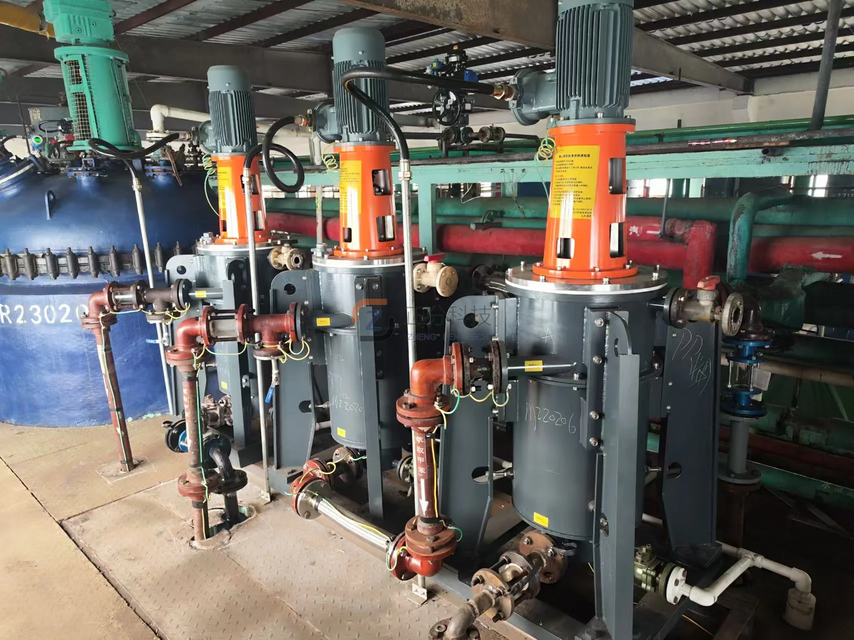 離心萃取機(jī) 離心萃取機(jī)