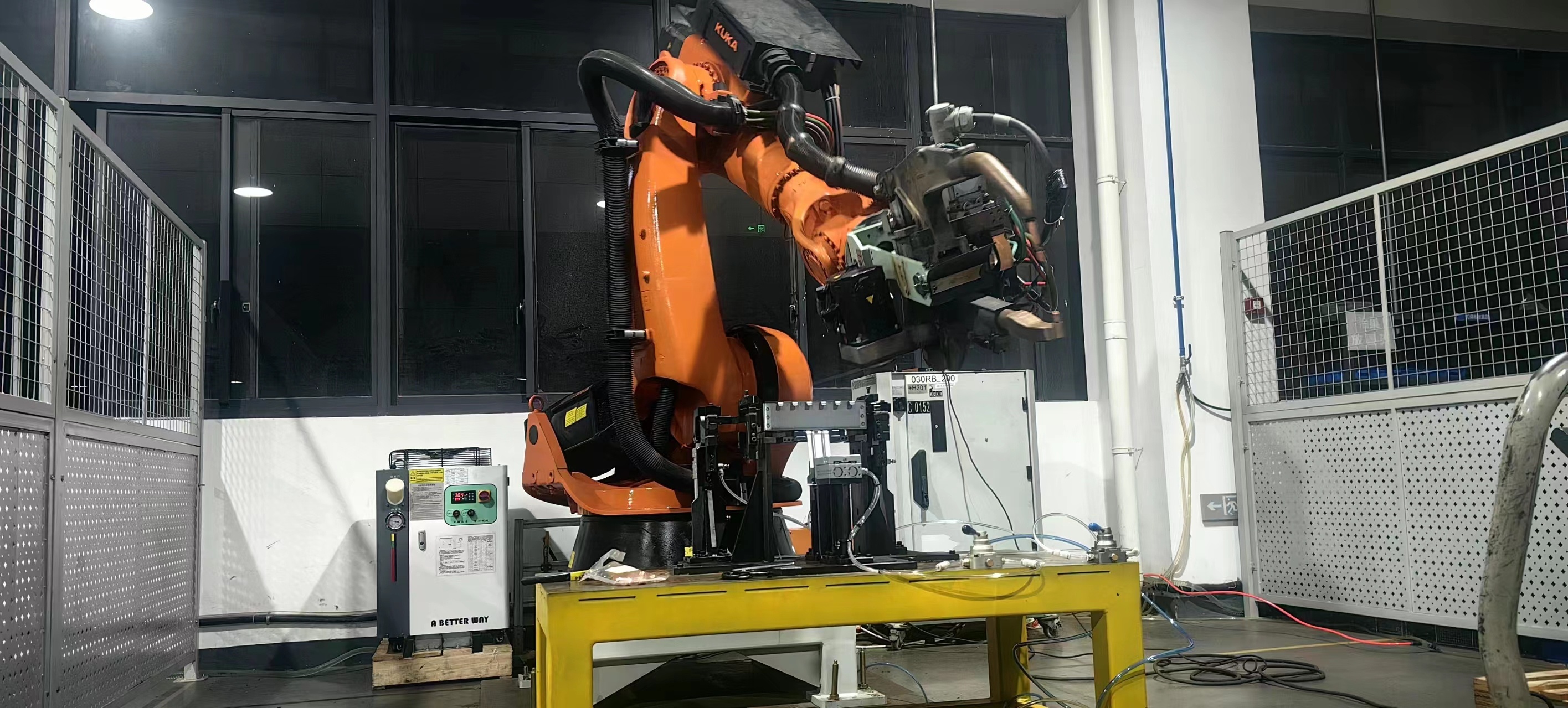 上下料機(jī)器人：工業(yè)生產(chǎn)中的高效協(xié)作伙伴