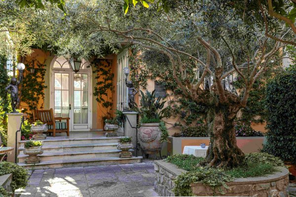 園林景觀(guān)養(yǎng)護(hù)